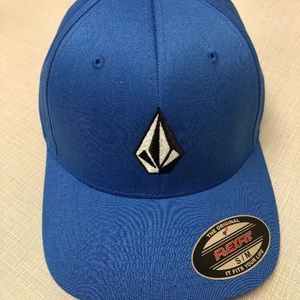 Volcom fitted hat size s/m